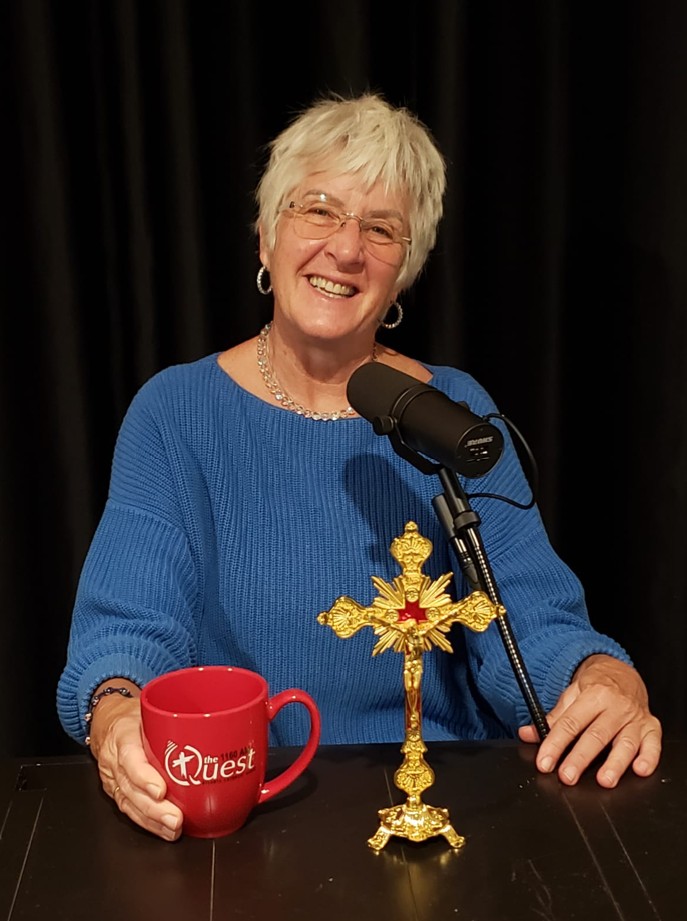 photo of Uta Trogele with cross and coffee cup